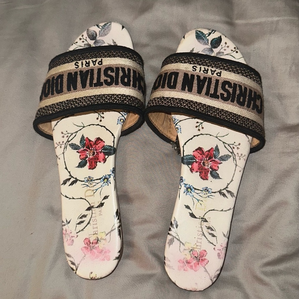Dior slides 37